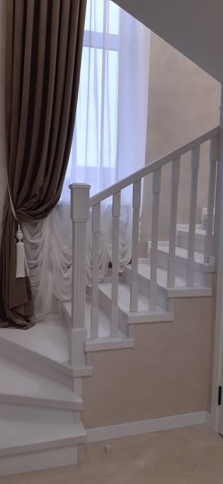 Сходи / Лестница.