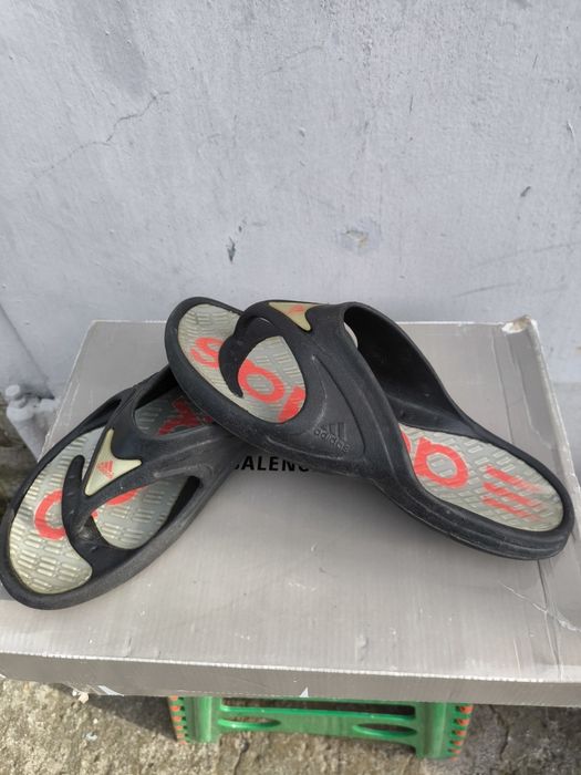 Шльопанці фірми Adidas