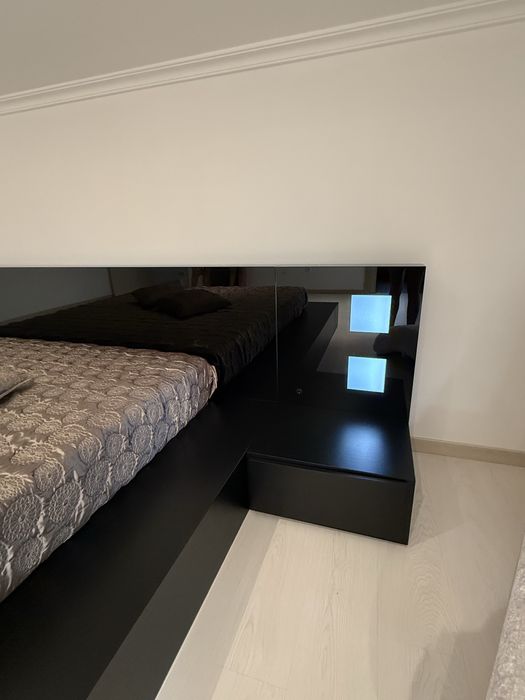 Cama nova, quase nunca usada! Grande e muito bonita