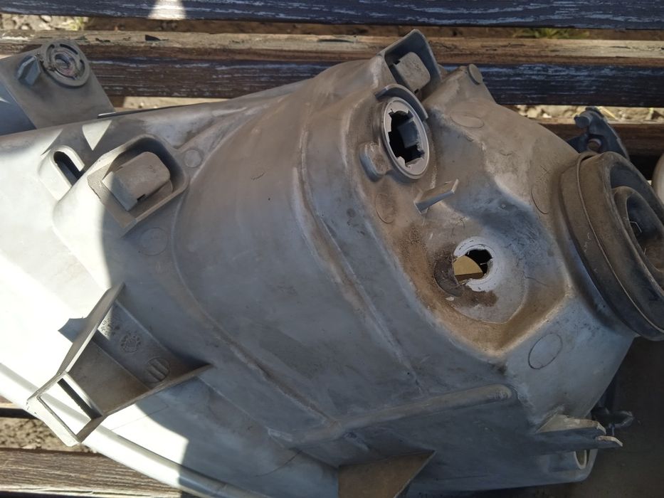 Оригінал  Фари    Рено трафік б.у.