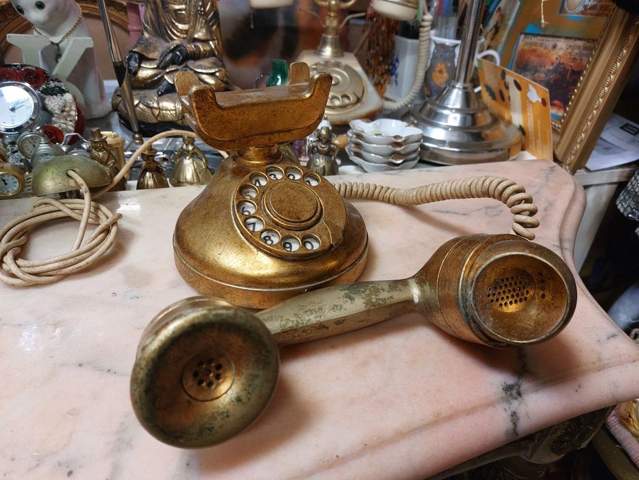 Telefone de mesa com mostrador rotativo 

Este estilo de telefone com