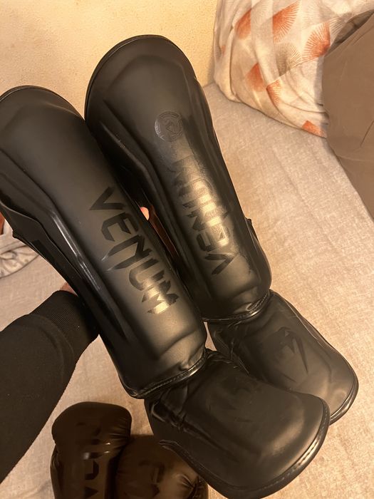 Caneleiras e Luvas | Venum Elite