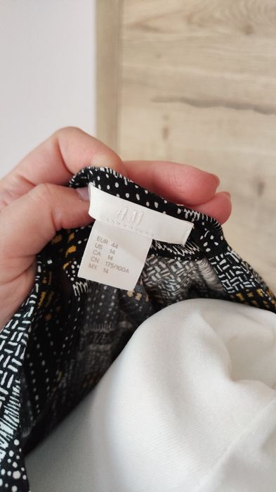Luźna zwiewna sukienka czarna z żółtymi kropkami H&M