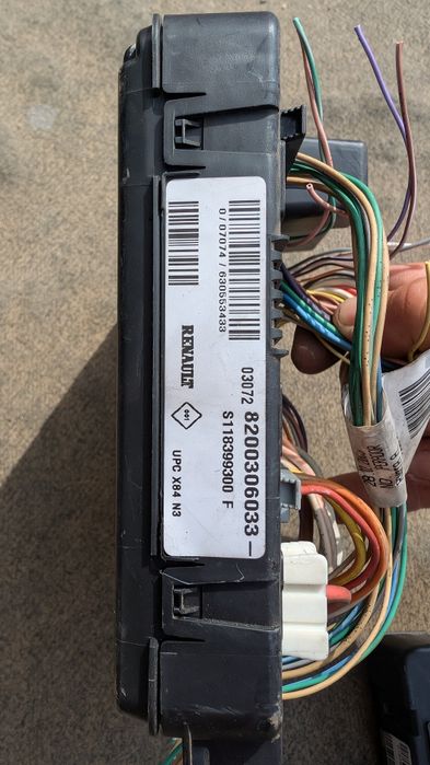 Блок запобіжників Рено Меган 2 , Сценік2