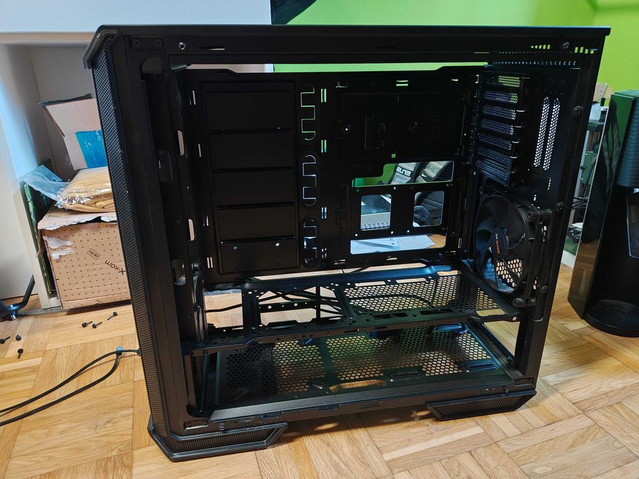 be quiet! Dark Base 700