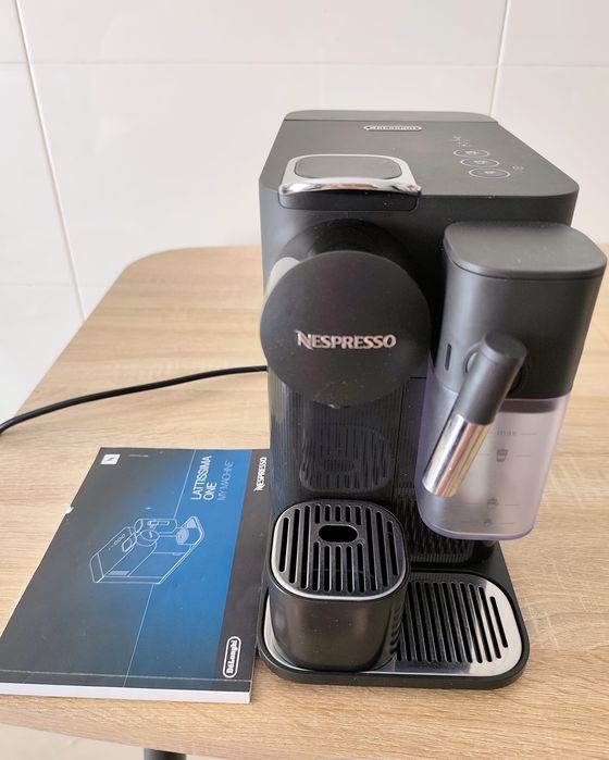 Máquina de Café Nespresso Lattissima One De'Longhi – Excelente Estado