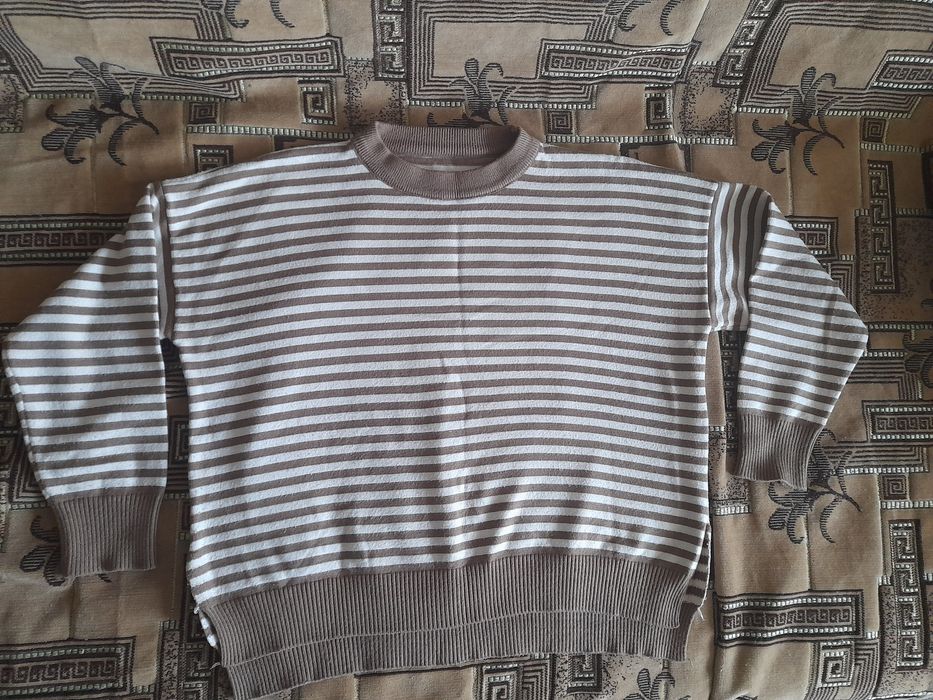 Светрик приємний на дотик