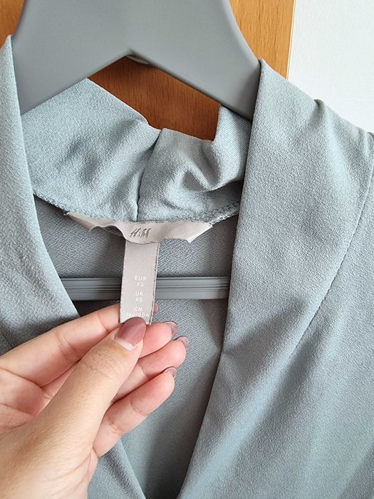 Blusa azul esverdeada H&M, tamanho XS