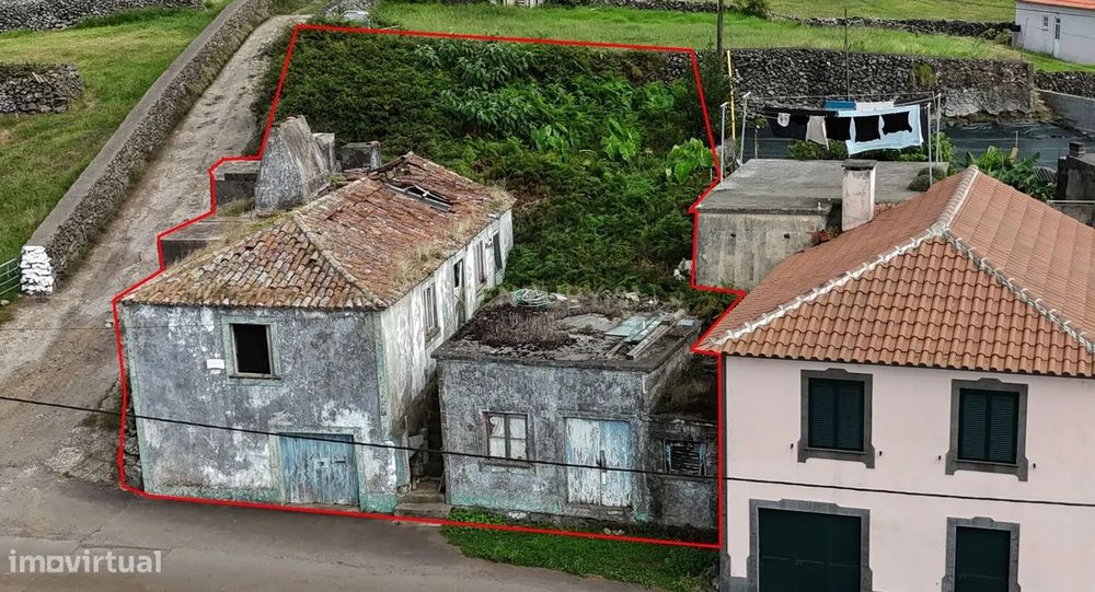 Casa para Recuperar com Vista Mar em São Bartolomeu de Regatos