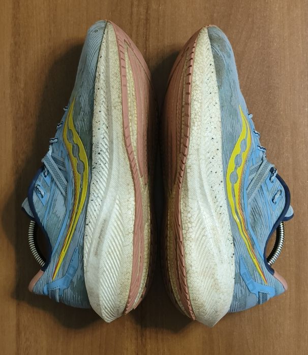 Кросівки спортивні чоловічі бігові Saucony Triumph 20 42.5 розмір