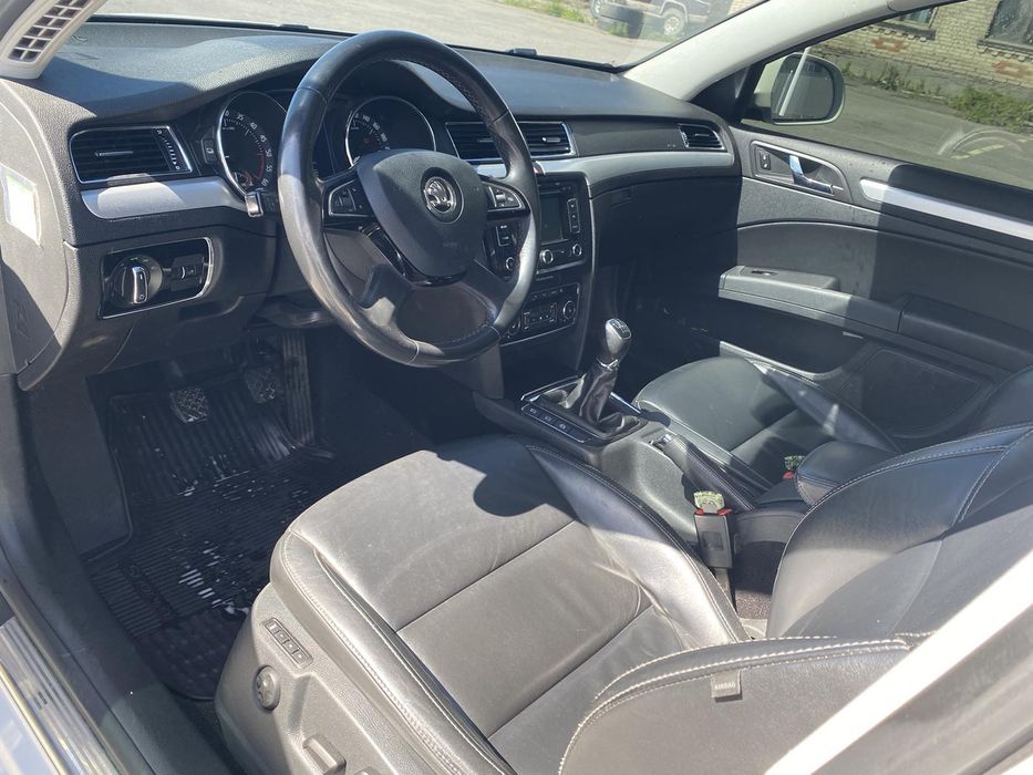 Skoda superb (нерозмитнена)2014 рік