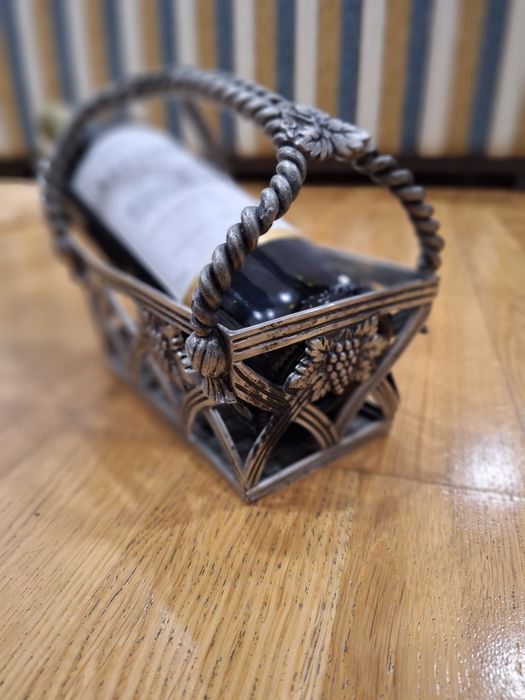 Suporte para garrafa em estanho