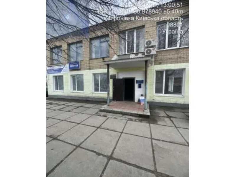 Продаж комерційного приміщення 169 м² + гараж у центрі Миронівки, вул. Захарченка, 56