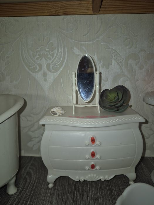 Меблі для ляльок.
