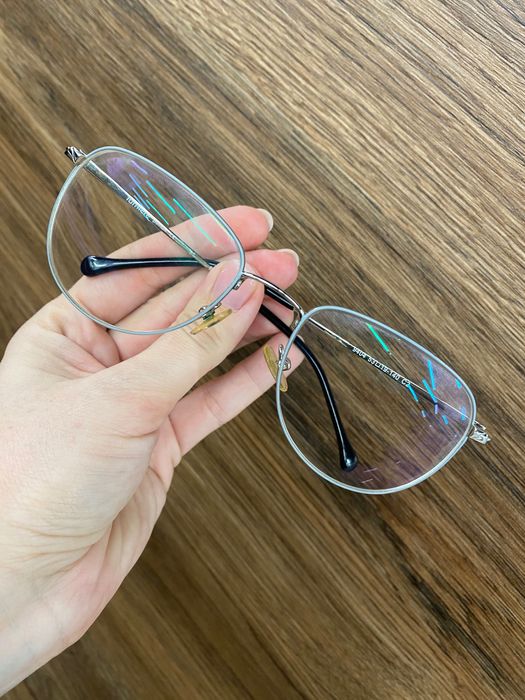Оправа серебристого цвета металл
