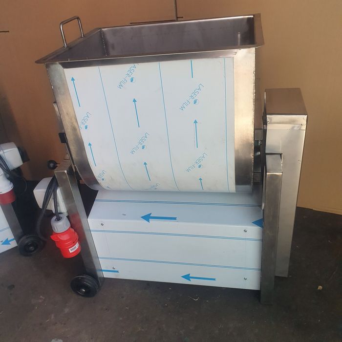 Mieszałka do mięsa na kółkach