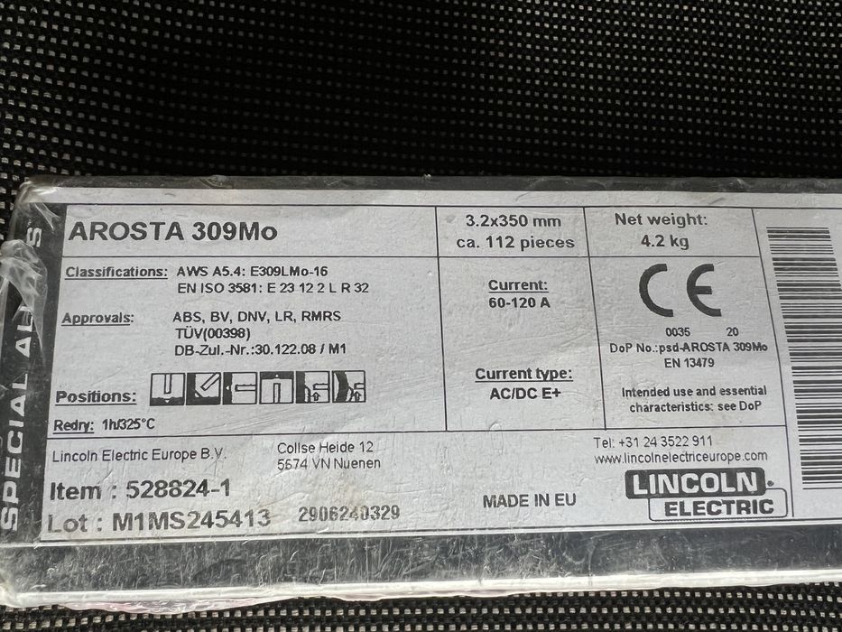Електроди по нержавійці від  Lincoln Electric  д. 3,2 мм. Вага 4,2 кг (112 шт).