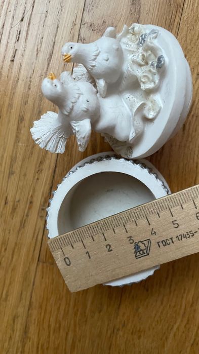 Шкатулка  Дерево різьба  та Голуби пластік роспис