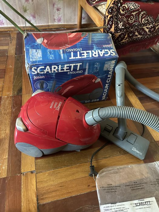 Пылесос красный scarlett 1500w