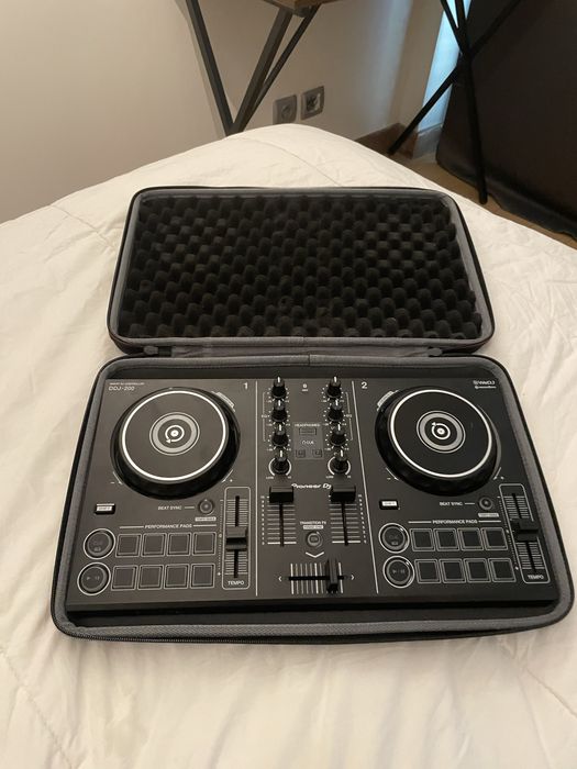 Pioneer ddj 200 (acompanha cabo +  mala de transporte)