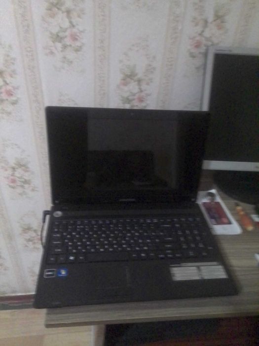 Ноутбук E_Machines E442