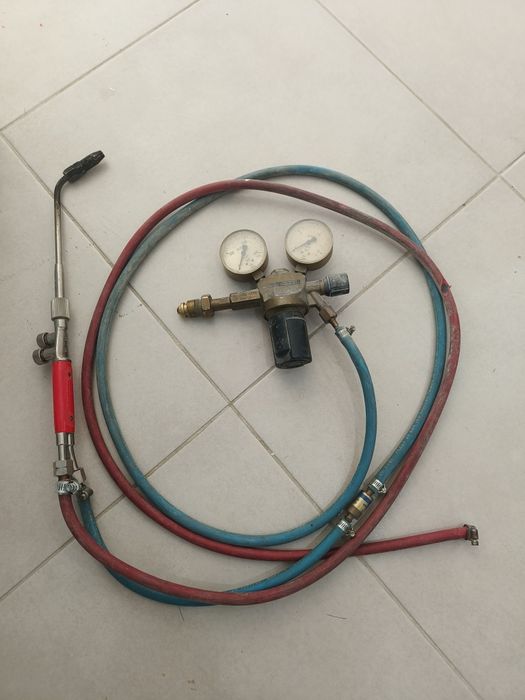 Endutora e maçarico para fundir metal (prótese dentária)