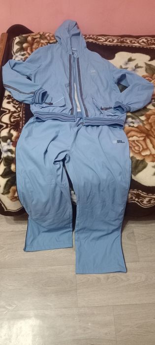 Продам спортивний костюм.