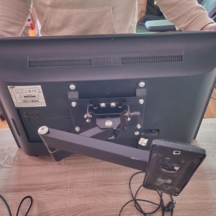 Telewizor Samsung 32 cale wysięgnik LED okablowanie pilot stan bdb