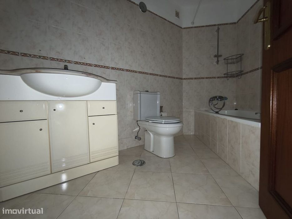 T2 em Corroios, pronto a habitar por 950€