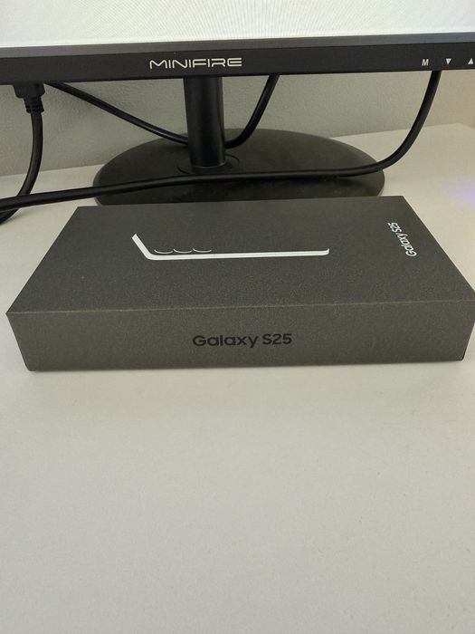 Samsung Galaxy S25 128GB cor Silver Shadow, Novo, Ainda na caixa