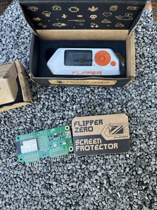 Gadżet Flipper Zero + Karta 32Gb + Developer Board