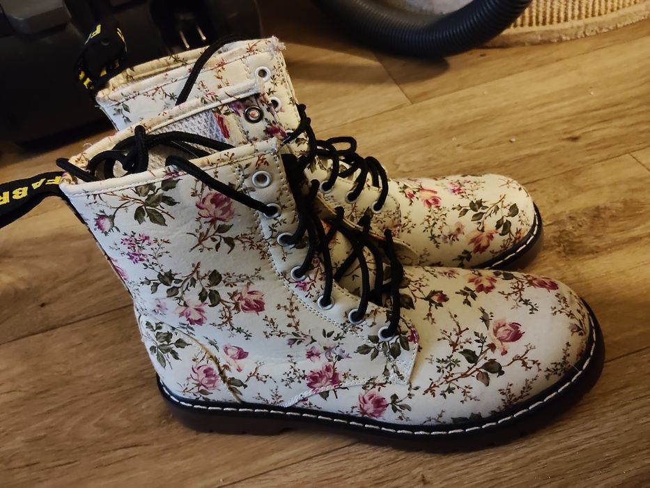 Botki damskie w kwiaty nowe