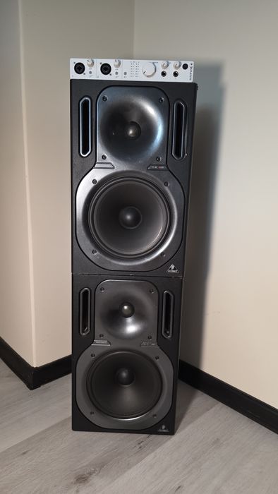 Monitory studyjne BEHRINGER B2031A + interfejs Arturia Mini Fuse 4