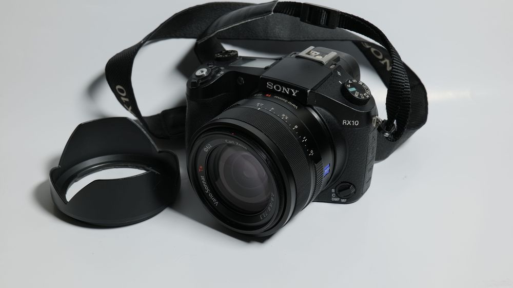 Sony RX10 | Zeiss 24-200mm F2.8 | Потужний універсальний фотоапарат