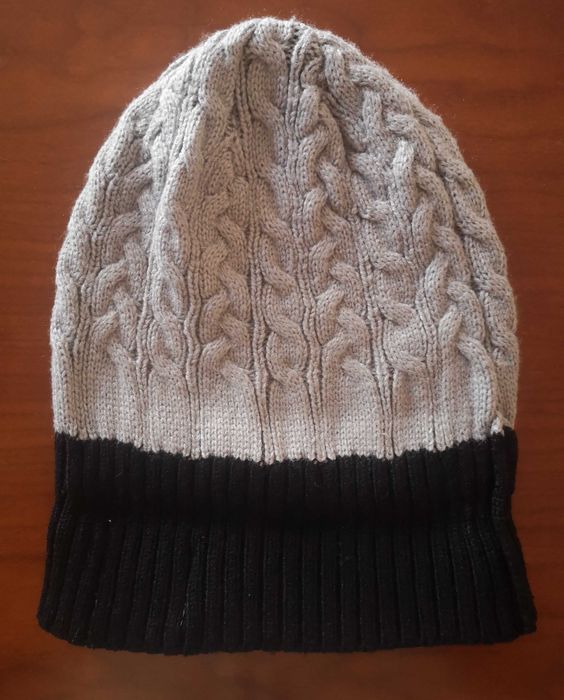 Gorro cinza e preto