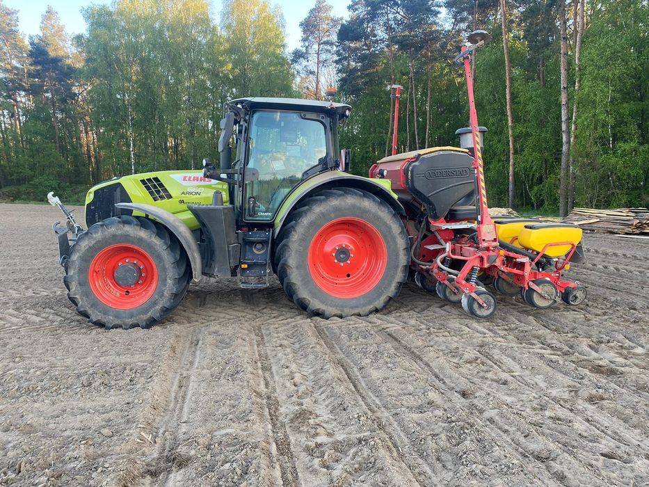 Usługowy siew kukurydzy, wywóz  rozrzucanie obornika