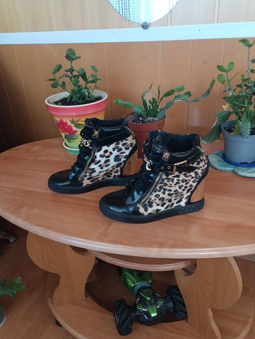 Жіночі леопардові снікерси р.39