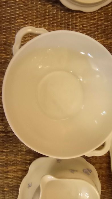 Zestaw naczyń porcelanowych do serwowania