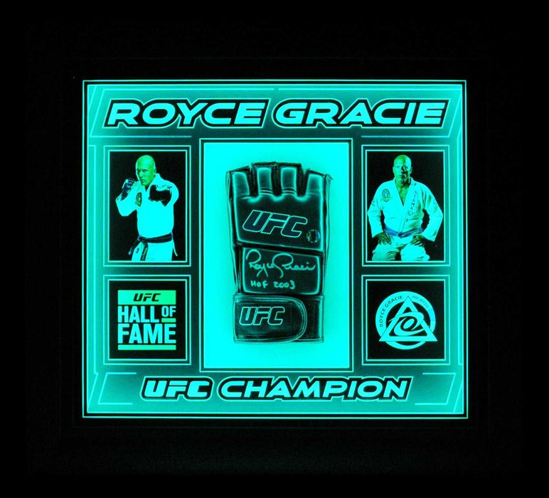 Royce Gracie rękawica UFC z autografem w pięknej oprawie LED