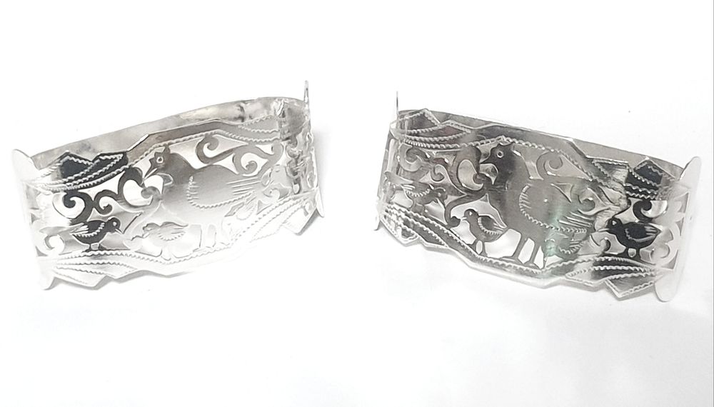 Fantástico par de argolas de guardanapos vintage em prata com pássaros