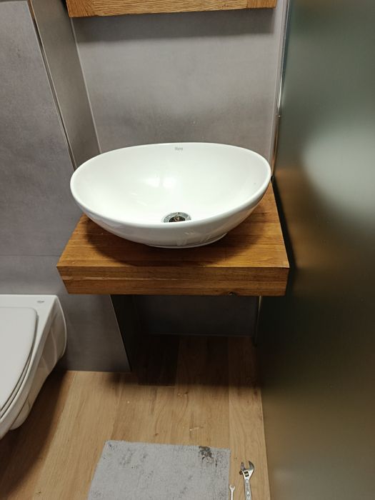 Umywalka ceramiczna wisząca