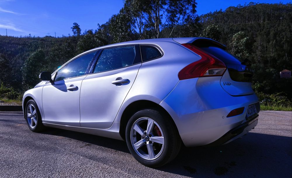 Volvo V40 2.0 D2 Momentum 2016 - Poucos kms