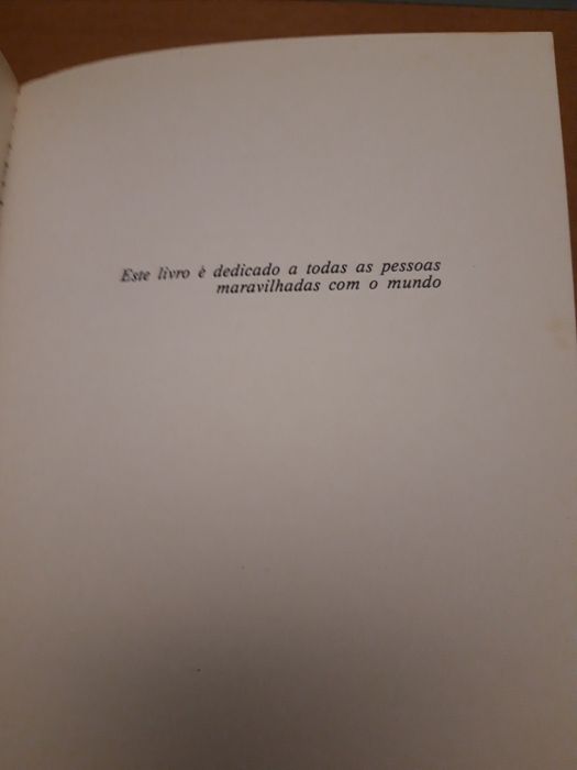 Livro "Um Pouco Mais de Azul: A Evolução Cósmica" de Hubert Reeves