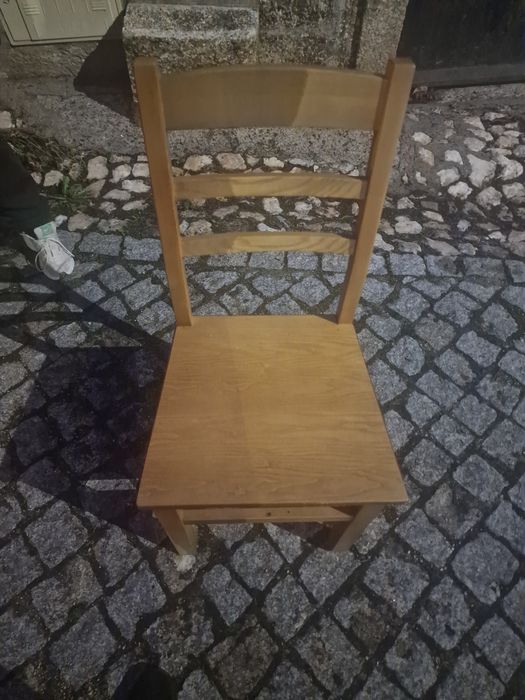 Cadeiras de madeira