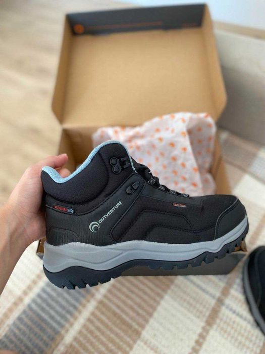 Спортивне жіноче взуття