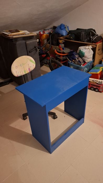 Secretária de criança com cadeira