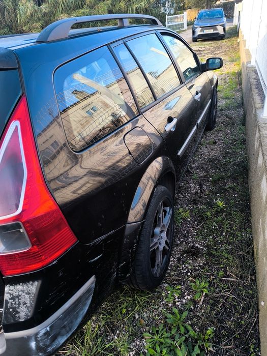 Renaut Megane PARA PEÇAS mas tem arranjo