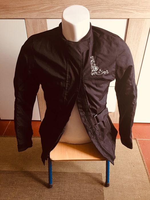 Casaco motard e capacete