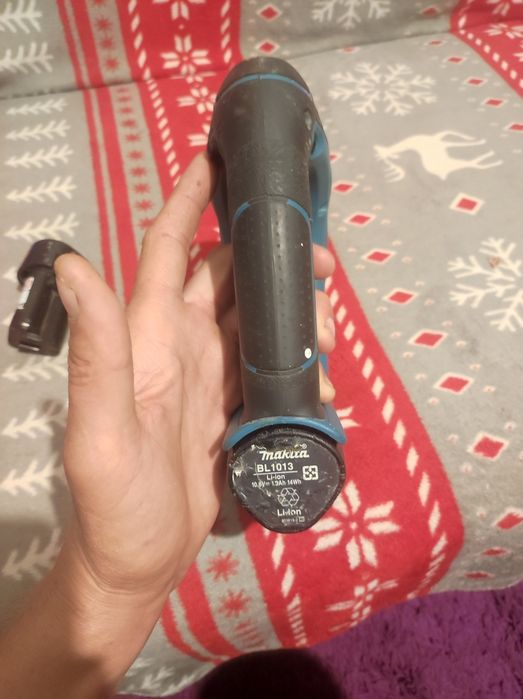 Продам лобзік Makita JV100D