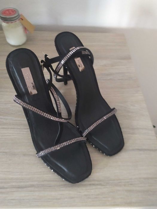 Czarne sandałki damskie
